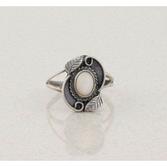 Sterling Silver Natural Mother of Pearl Ring Leaf Ring Size 6 1/4 - Picture 1 of 6